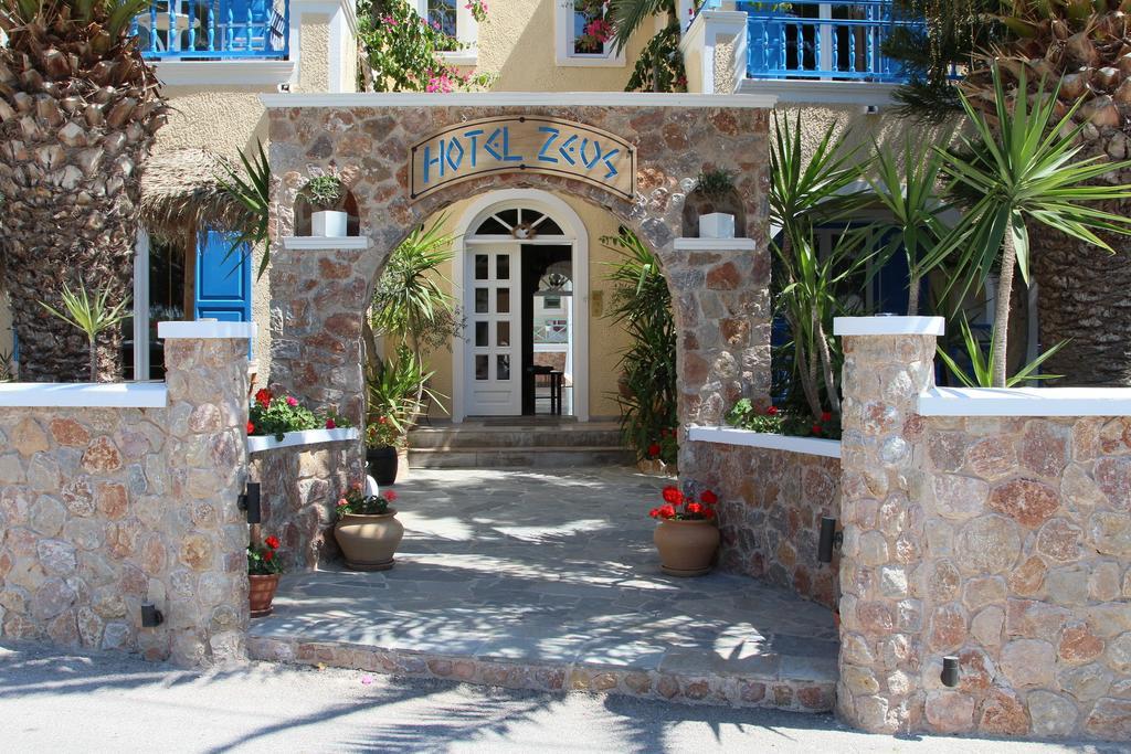 Hotel Zeus Kamari  Exterior photo